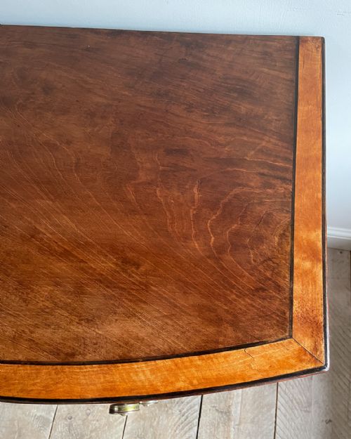 GEORGIAN BOWFRONT CHEST OF DRAWERS IN GOLDEN MAHOGANY - ADDITIONAL PHOTO 7