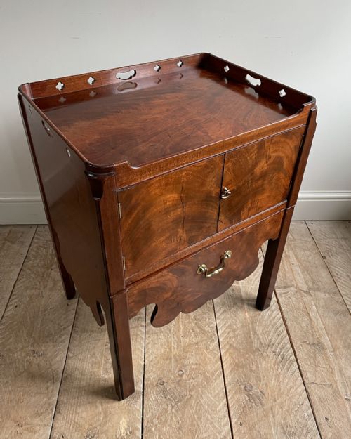 GEORGIAN MAHOGANY TRAYTOP COMMODE - ADDITIONAL PHOTO 1