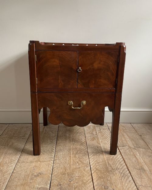 GEORGIAN MAHOGANY TRAYTOP COMMODE - ADDITIONAL PHOTO 3