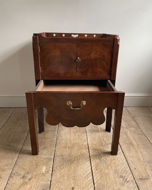 GEORGIAN MAHOGANY TRAYTOP COMMODE - ADDITIONAL PHOTO 8