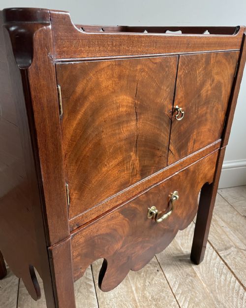 GEORGIAN MAHOGANY TRAYTOP COMMODE - ADDITIONAL PHOTO 9