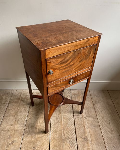 LOVELY FADED MAHOGANY GEORGIAN POT CUPBOARD - ADDITIONAL PHOTO 1