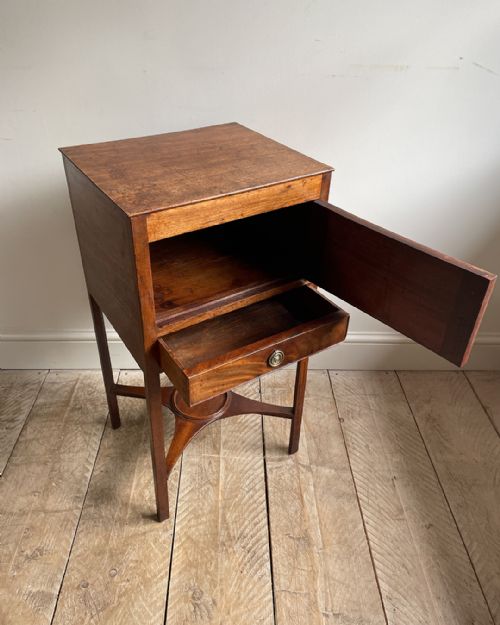 LOVELY FADED MAHOGANY GEORGIAN POT CUPBOARD - ADDITIONAL PHOTO 2