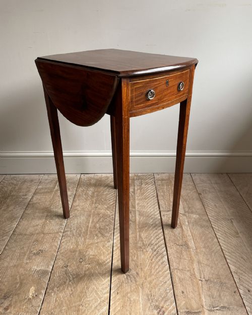 charming small mahogany pembroke work table - CATEGORY: ANTIQUE TABLES - DATED 19TH CENTURY