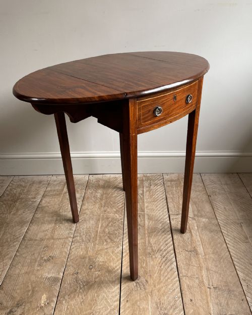 CHARMING SMALL MAHOGANY PEMBROKE WORK TABLE - ADDITIONAL PHOTO 1