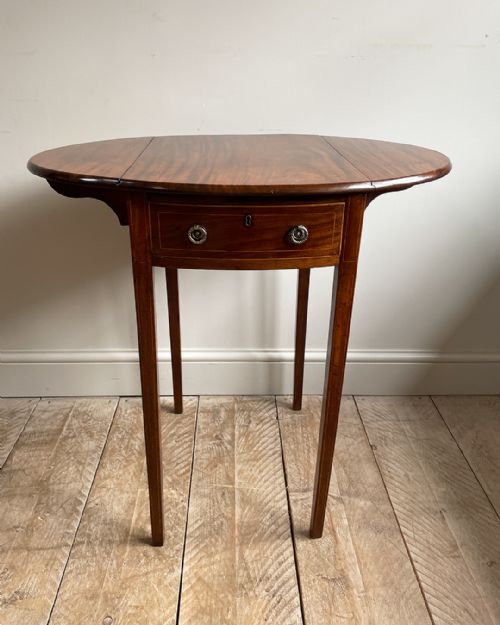 CHARMING SMALL MAHOGANY PEMBROKE WORK TABLE - ADDITIONAL PHOTO 2