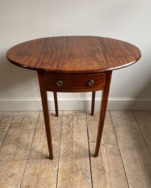 CHARMING SMALL MAHOGANY PEMBROKE WORK TABLE - ADDITIONAL PHOTO 4