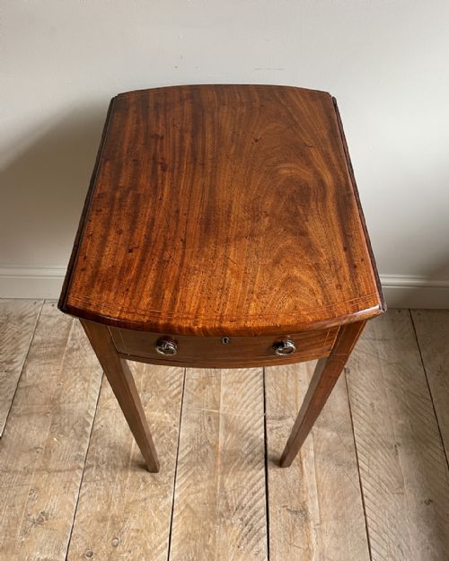 CHARMING SMALL MAHOGANY PEMBROKE WORK TABLE - ADDITIONAL PHOTO 6