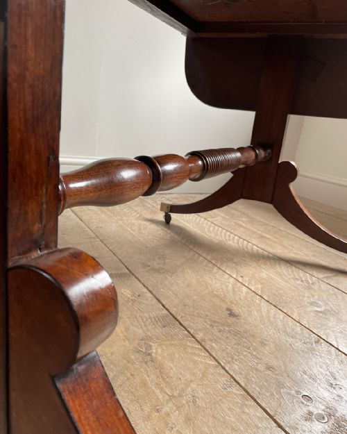 FINE QUALITY REGENCY MAHOGANY SOFA TABLE - ADDITIONAL PHOTO 8