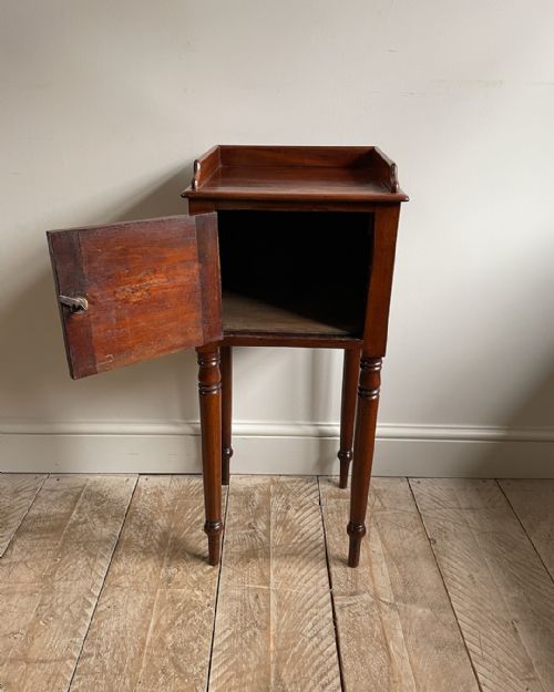 EARLY VICTORIAN MAHOGANY POT CUPBOARD - ADDITIONAL PHOTO 4