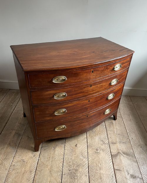 GEORGIAN MAHOGANY BOWFRONT CHEST OF DRAWERS - ADDITIONAL PHOTO 1
