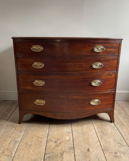 GEORGIAN MAHOGANY BOWFRONT CHEST OF DRAWERS - ADDITIONAL PHOTO 2