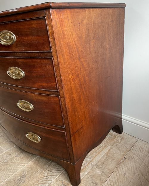 GEORGIAN MAHOGANY BOWFRONT CHEST OF DRAWERS - ADDITIONAL PHOTO 3