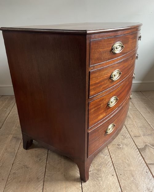 GEORGIAN MAHOGANY BOWFRONT CHEST OF DRAWERS - ADDITIONAL PHOTO 4