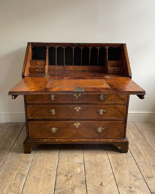 LOVELY GEORGE II WALNUT BUREAU - ADDITIONAL PHOTO 1