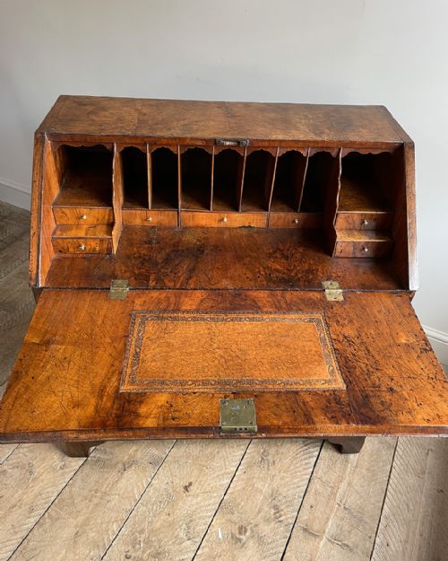 LOVELY GEORGE II WALNUT BUREAU - ADDITIONAL PHOTO 5