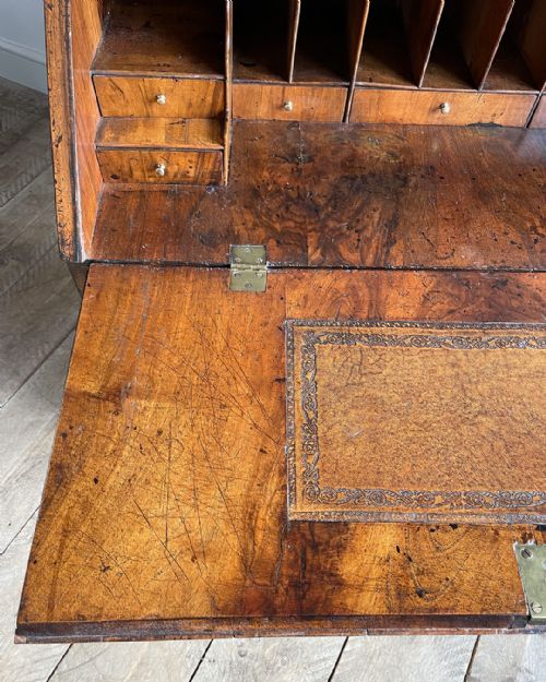 LOVELY GEORGE II WALNUT BUREAU - ADDITIONAL PHOTO 7