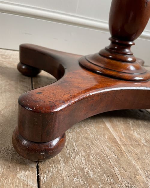 SMALL MAHOGANY PEDESTAL LAMP TABLE - ADDITIONAL PHOTO 7