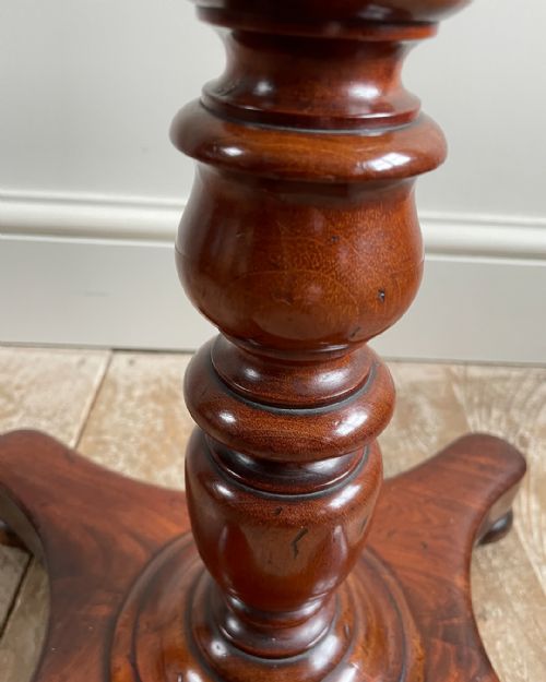 SMALL MAHOGANY PEDESTAL LAMP TABLE - ADDITIONAL PHOTO 8