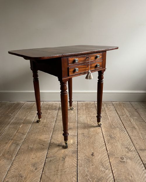 LATE REGENCY MAHOGANY PEMBROKE WORK TABLE - ADDITIONAL PHOTO 1