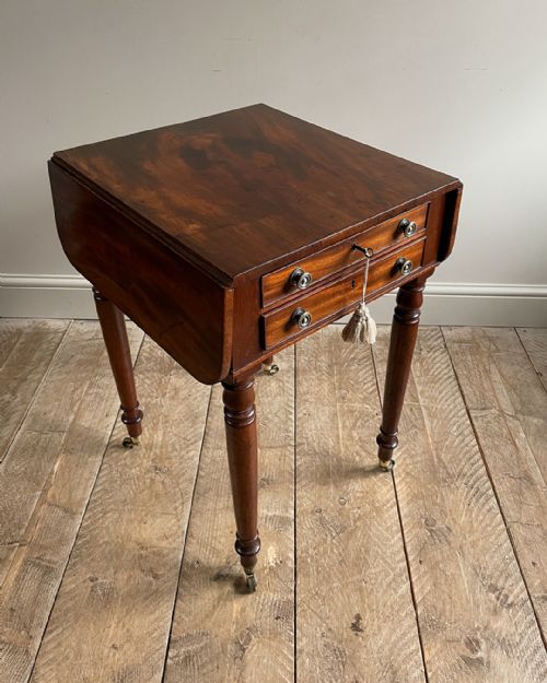 LATE REGENCY MAHOGANY PEMBROKE WORK TABLE - ADDITIONAL PHOTO 2