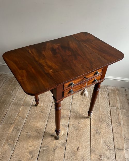 LATE REGENCY MAHOGANY PEMBROKE WORK TABLE - ADDITIONAL PHOTO 3
