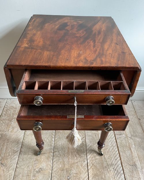 LATE REGENCY MAHOGANY PEMBROKE WORK TABLE - ADDITIONAL PHOTO 4