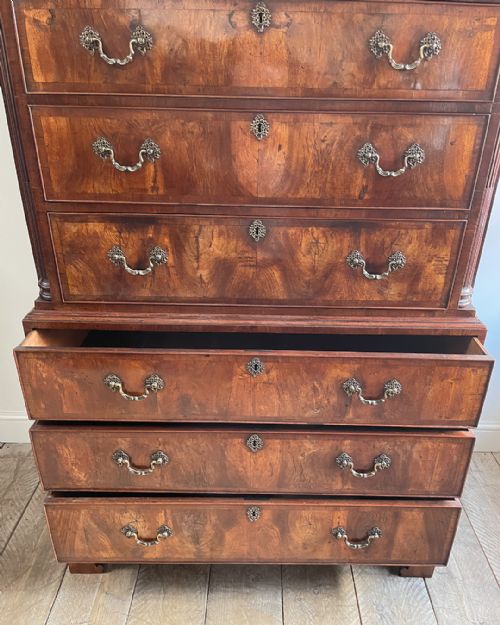 MAGNIFICENT EARLY GEORGIAN WALNUT CHEST ON CHEST - ADDITIONAL PHOTO 4