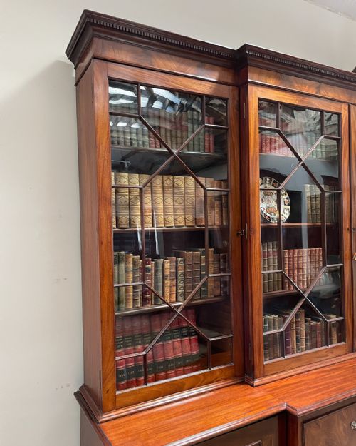HANDSOME GEORGE IV MAHOGANY BREAKFRONT SECRETAIRE BOOKCASE - ADDITIONAL PHOTO 8