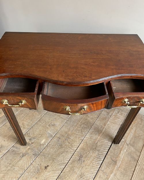 MAHOGANY SERPENTINE SIDE TABLE - ADDITIONAL PHOTO 4