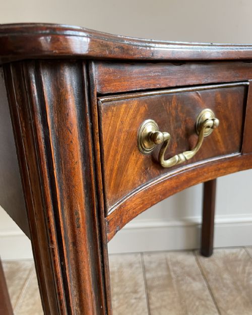 MAHOGANY SERPENTINE SIDE TABLE - ADDITIONAL PHOTO 6