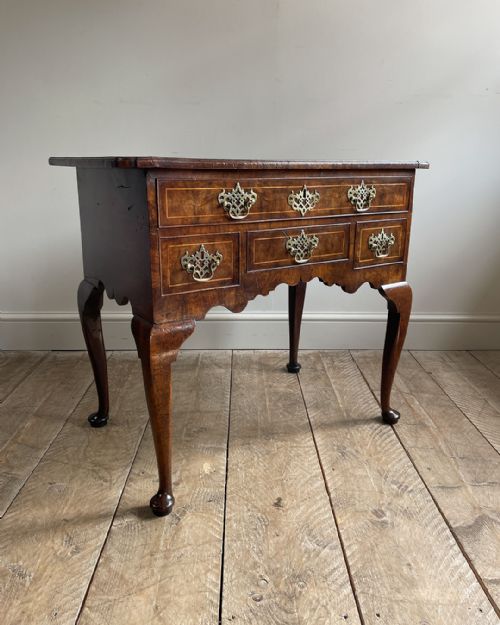 early georgian walnut lowboy - CATEGORY: ANTIQUE FURNITURE - DATED GEORGIAN