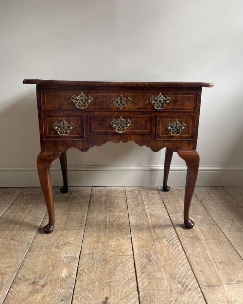 EARLY GEORGIAN WALNUT LOWBOY - ADDITIONAL PHOTO 3