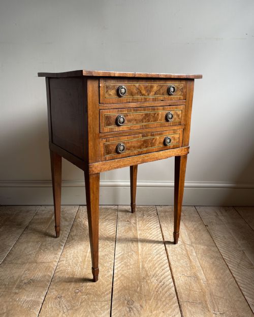 charming small italian walnut work table - CATEGORY: ANTIQUE FURNITURE - DATED 19TH CENTURY
