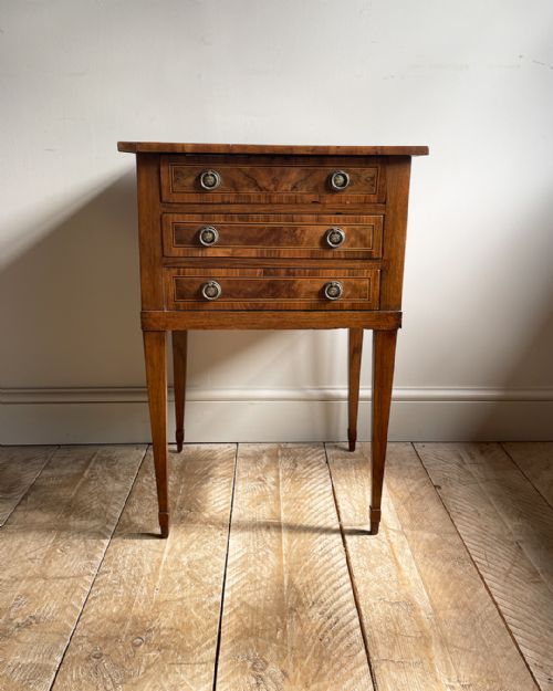 CHARMING SMALL ITALIAN WALNUT WORK TABLE - ADDITIONAL PHOTO 2