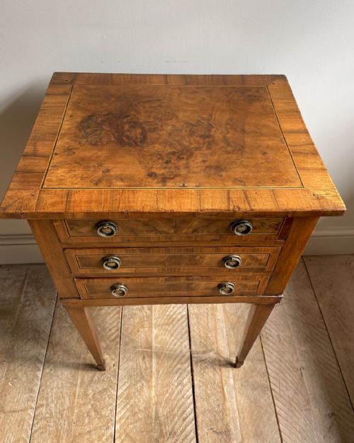 CHARMING SMALL ITALIAN WALNUT WORK TABLE - ADDITIONAL PHOTO 3