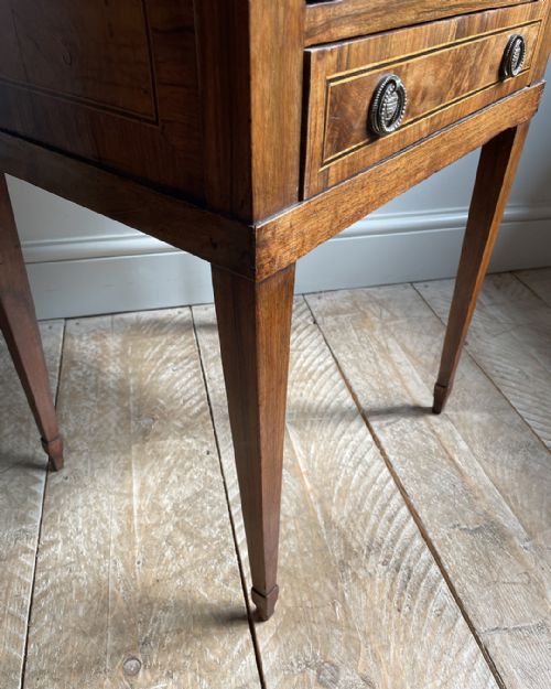 CHARMING SMALL ITALIAN WALNUT WORK TABLE - ADDITIONAL PHOTO 7