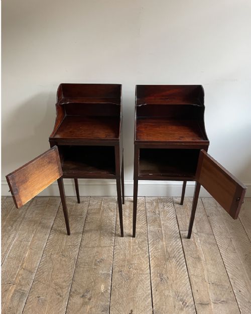 PAIR OF ELEGANT GEORGIAN MAHOGANY POT CUPBOARDS - ADDITIONAL PHOTO 5