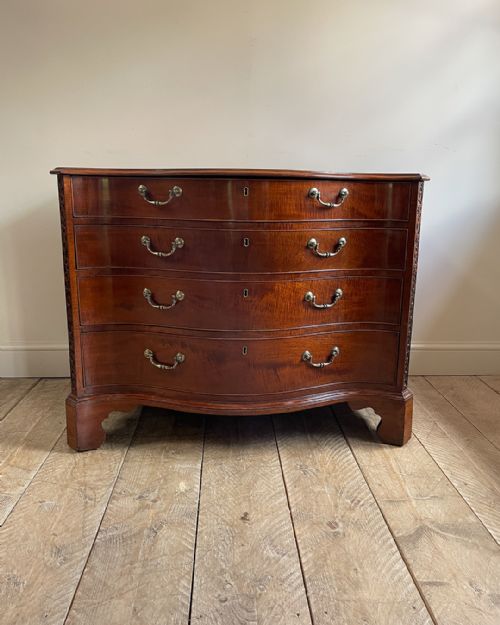MAGNIFICENT GEORGIAN MAHOGANY SERPENTINE CHEST OF DRAWERS - ADDITIONAL PHOTO 5