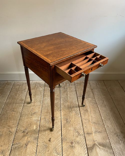 LOVELY QUALITY REGENCY MAHOGANY WORK TABLE - ADDITIONAL PHOTO 2