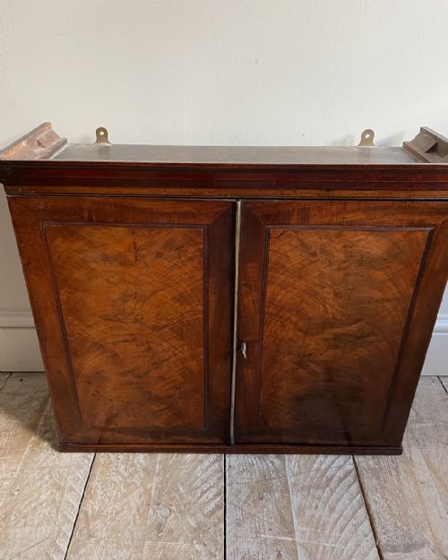 DELIGHTFUL SMALL MAHOGANY WALL HANGING CUPBOARD - ADDITIONAL PHOTO 4
