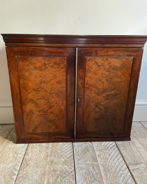 DELIGHTFUL SMALL MAHOGANY WALL HANGING CUPBOARD - ADDITIONAL PHOTO 6