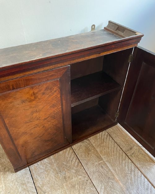 DELIGHTFUL SMALL MAHOGANY WALL HANGING CUPBOARD - ADDITIONAL PHOTO 9