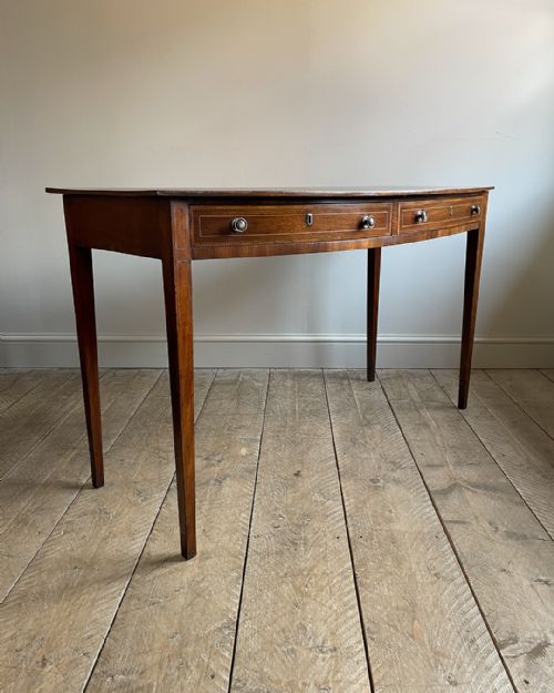 elegant mahogany bowfront side table - CATEGORY: ANTIQUE TABLES - DATED 19TH CENTURY