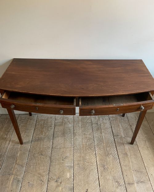 ELEGANT MAHOGANY BOWFRONT SIDE TABLE - ADDITIONAL PHOTO 4