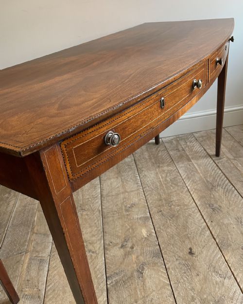 ELEGANT MAHOGANY BOWFRONT SIDE TABLE - ADDITIONAL PHOTO 5