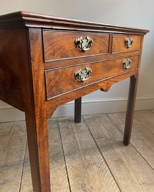 LOVELY UNTOUCHED GEORGIAN MAHOGANY LOWBOY - ADDITIONAL PHOTO 2