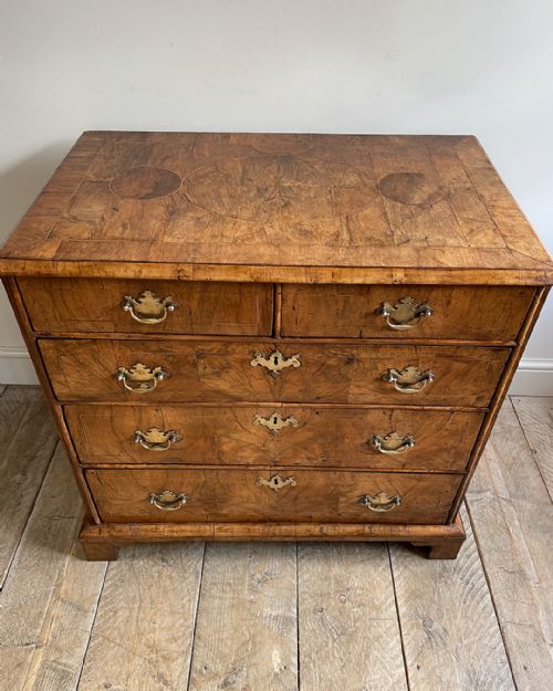 WONDERFUL SMALL WILLIAM AND MARY WALNUT CHEST OF DRAWERS - ADDITIONAL PHOTO 3