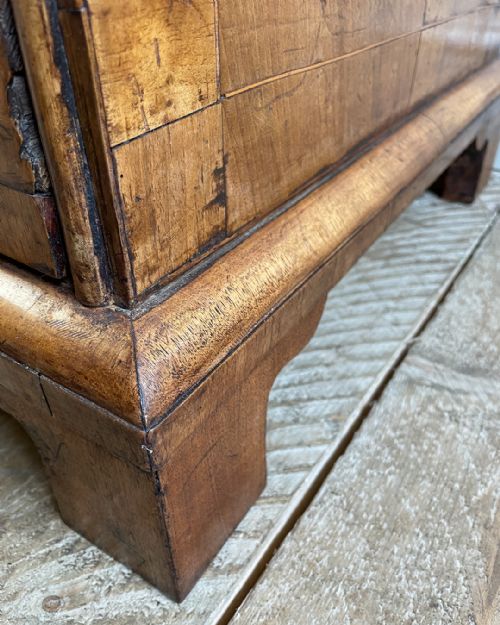 WONDERFUL SMALL WILLIAM AND MARY WALNUT CHEST OF DRAWERS - ADDITIONAL PHOTO 9