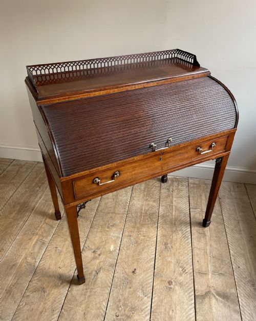 FINE QUALITY GEORGIAN MAHOGANY ROLL TOP DESK - ADDITIONAL PHOTO 1